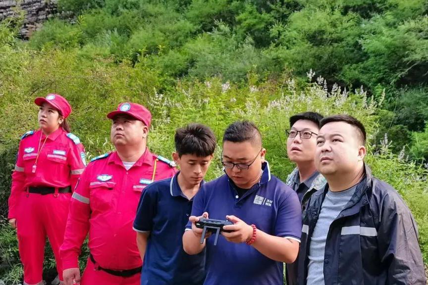 定襄山中，一場(chǎng)救援！天時(shí)利和無人機(jī)緊急出動(dòng)！